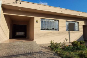 Casa bem localizada em Curitiba